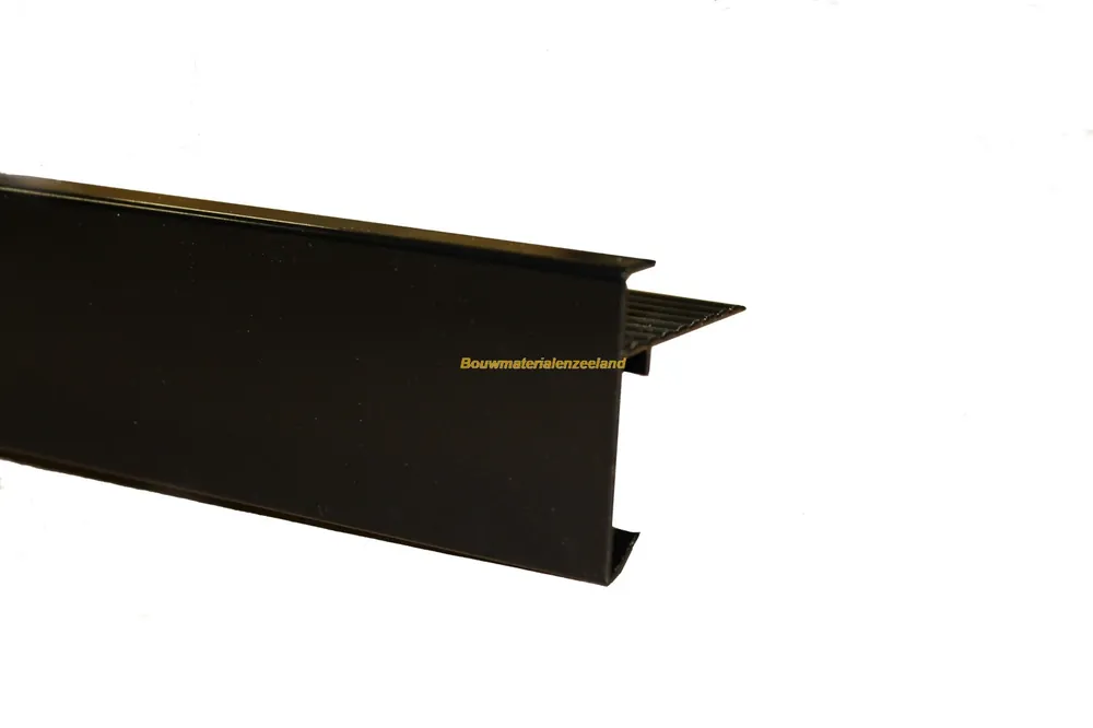 Alu daktrim 45/45 mm, 2500 mm RAL 9005 gemoffeld
