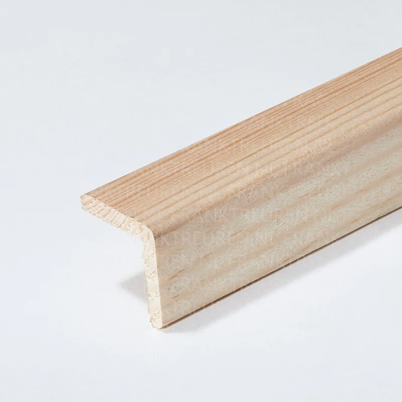 *Hoeklat grenen 28x28mm